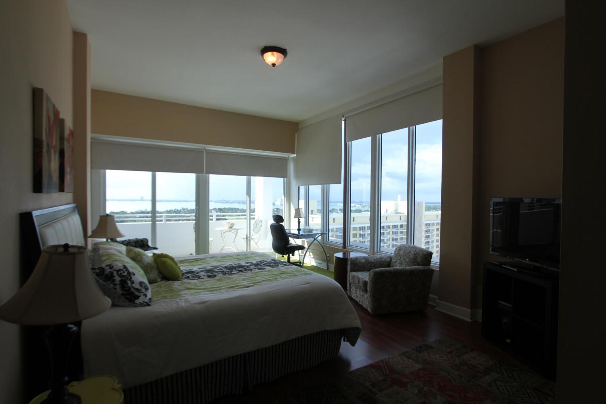 Castle PH15 Spacious Penthouse with Balcony, Beach Access, Pool, Tennis, Free Parking Villa Miami Beach Exterior photo