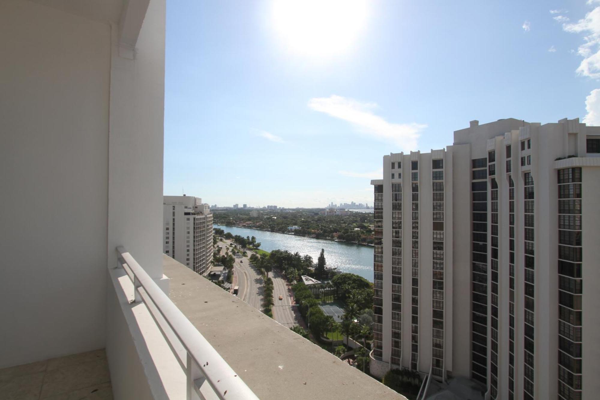 Castle PH15 Spacious Penthouse with Balcony, Beach Access, Pool, Tennis, Free Parking Villa Miami Beach Exterior photo