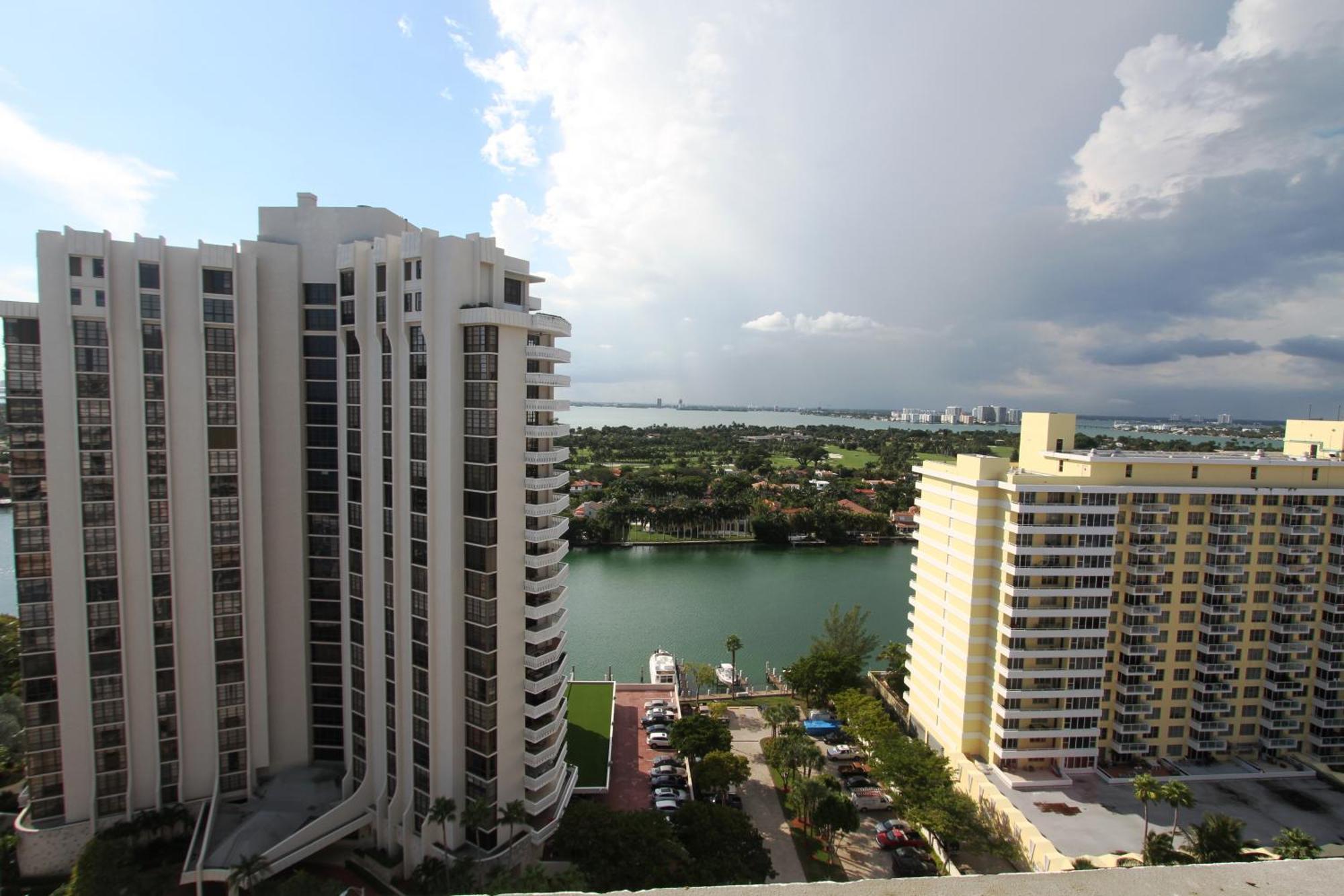 Castle PH15 Spacious Penthouse with Balcony, Beach Access, Pool, Tennis, Free Parking Villa Miami Beach Exterior photo